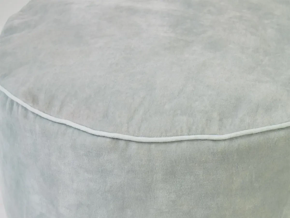 Бескаркасный пуфик 737836