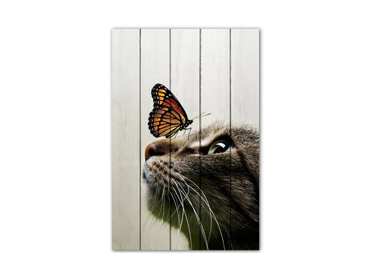 Картина на дереве Кошка и бабочка 40х60 см 637892  - фото 1