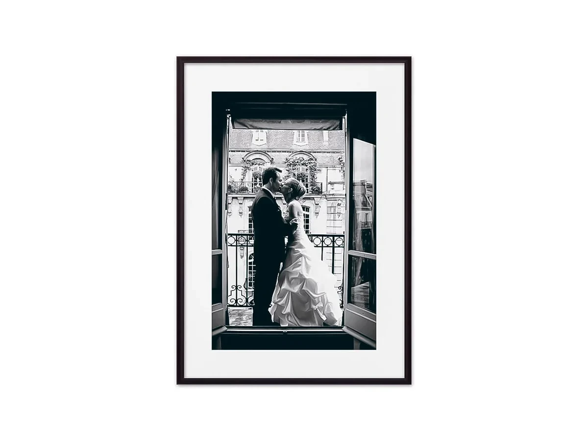 Постер в рамке Молодожены Париж 21х30 см 645502  - фото 3