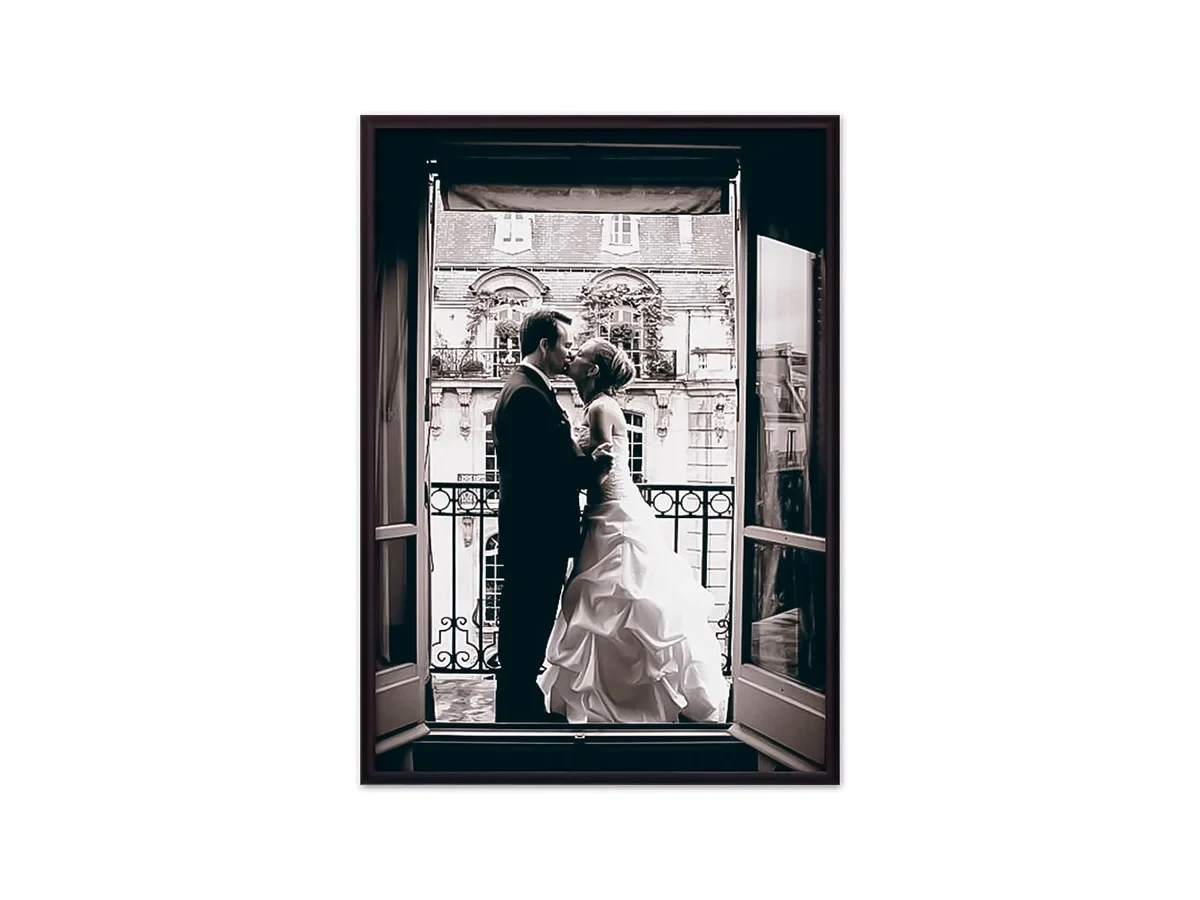 Постер в рамке Молодожены Париж 21х30 см 645502