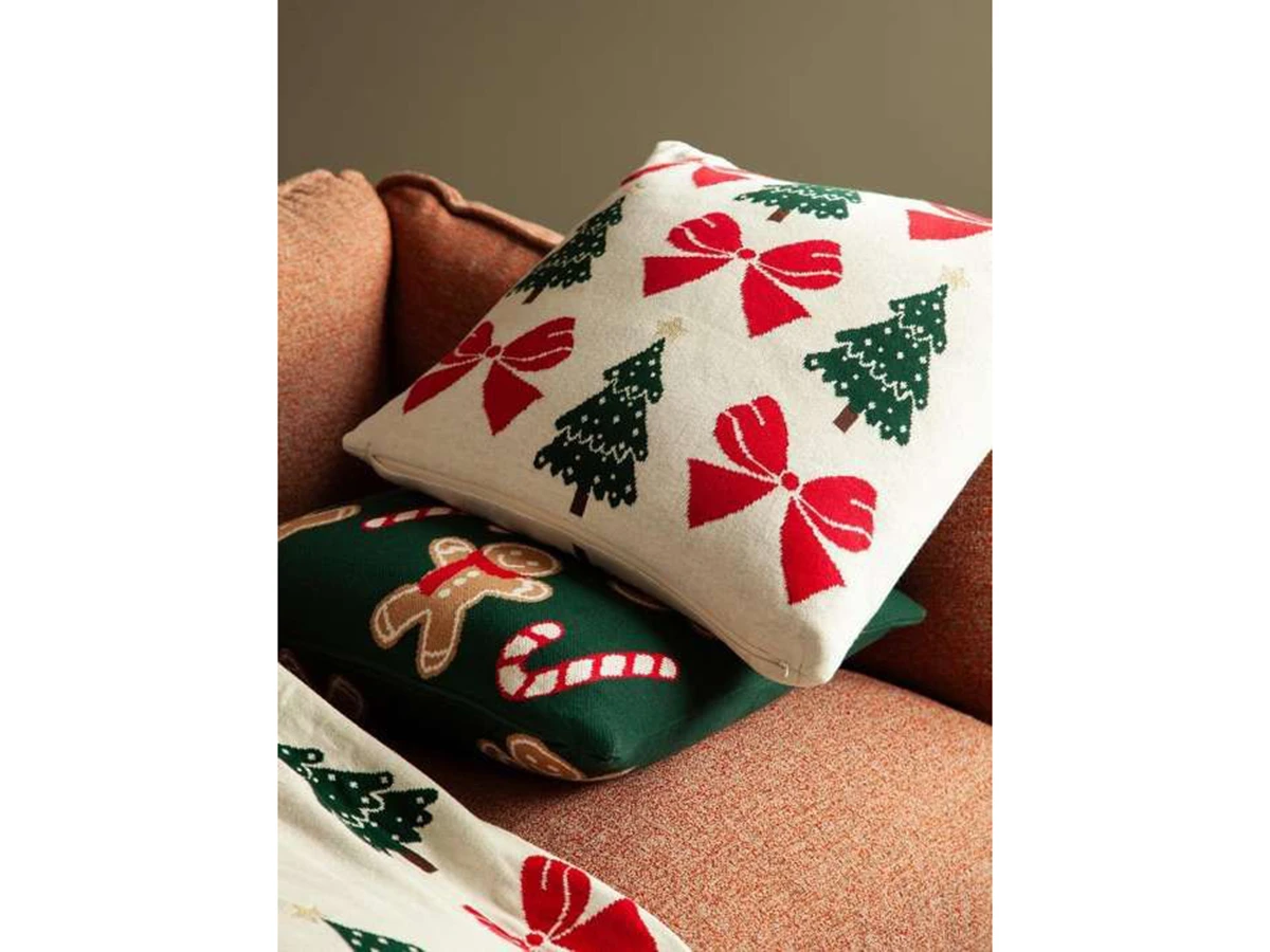 Подушка вязаная с новогодним рисунком Christmas Bows 954378  - фото 6