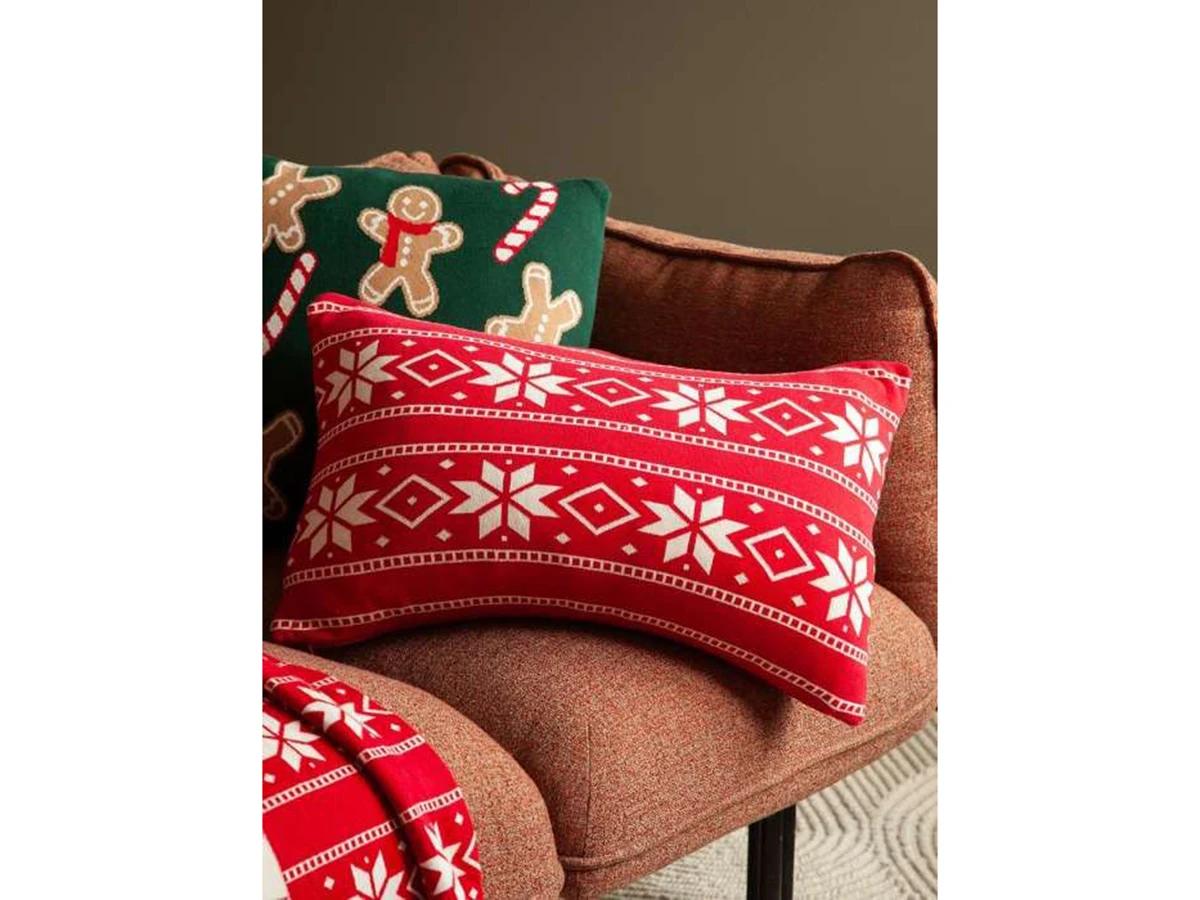 Подушка вязаная с новогодним рисунком Frostwork 954385  - фото 5