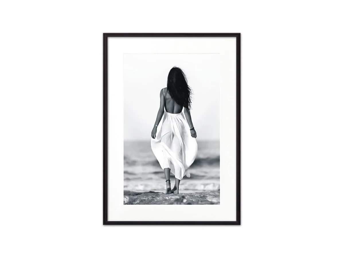 Постер в рамке Прогулка по пляжу 40х60 см 649063