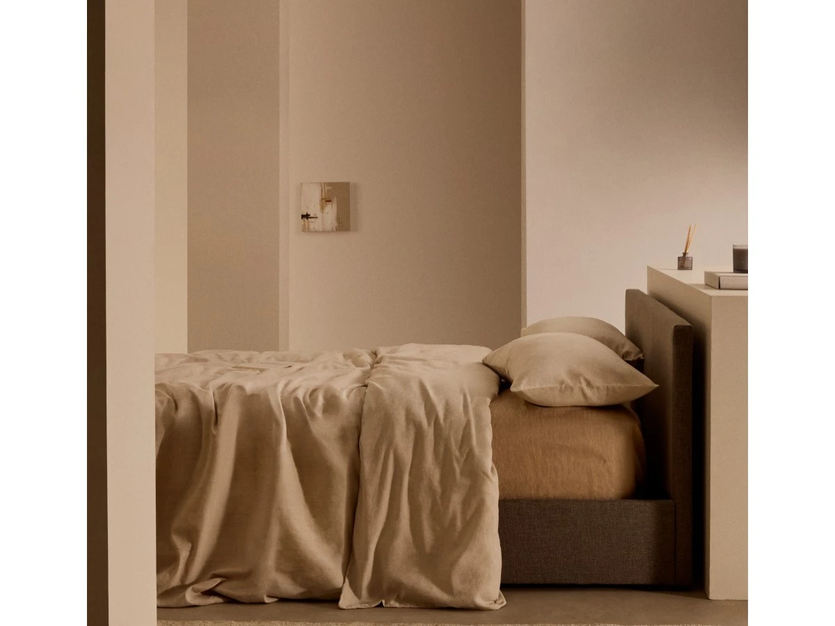 Nahiri Мягкая серая кровать для матраса размером 180 x 200 см 962138