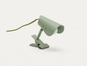 Маленькая настольная лампа Jula с зажимом