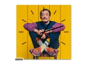 Настенные часы Сальвадор Дали сидит на стуле, 50x50 см