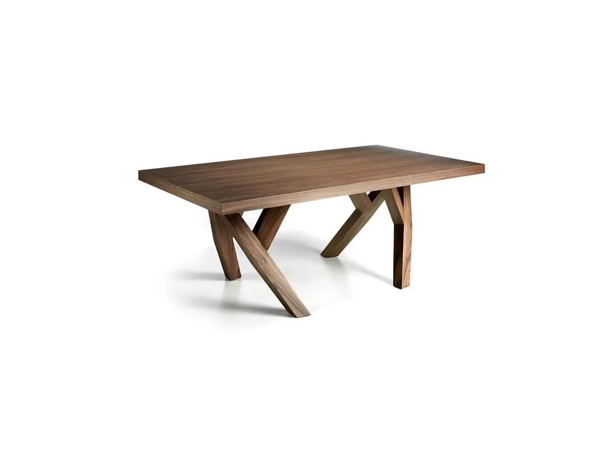 Какими свойствами обладают кухонные столы из древесины сосны